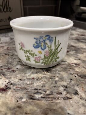 Takahashi San Francisco 
Porcelain Floral Cup with Flower Design